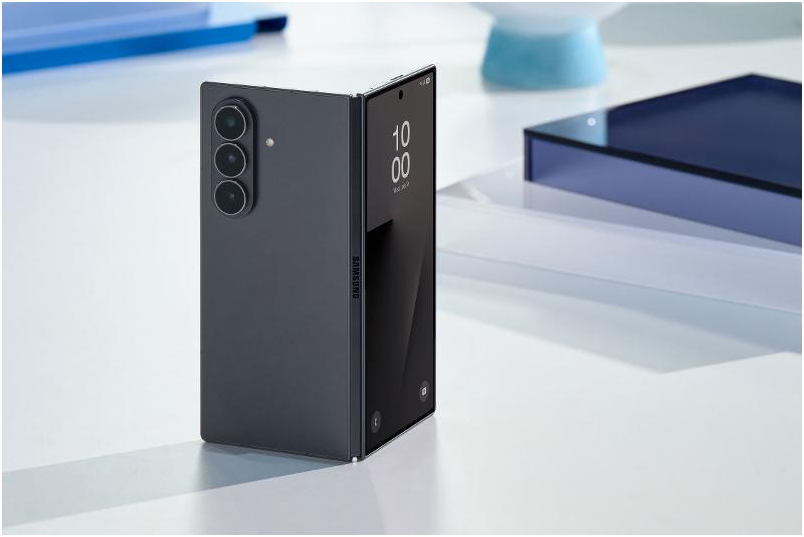 Galaxy Z Fold7 in Jet Black, front + back view