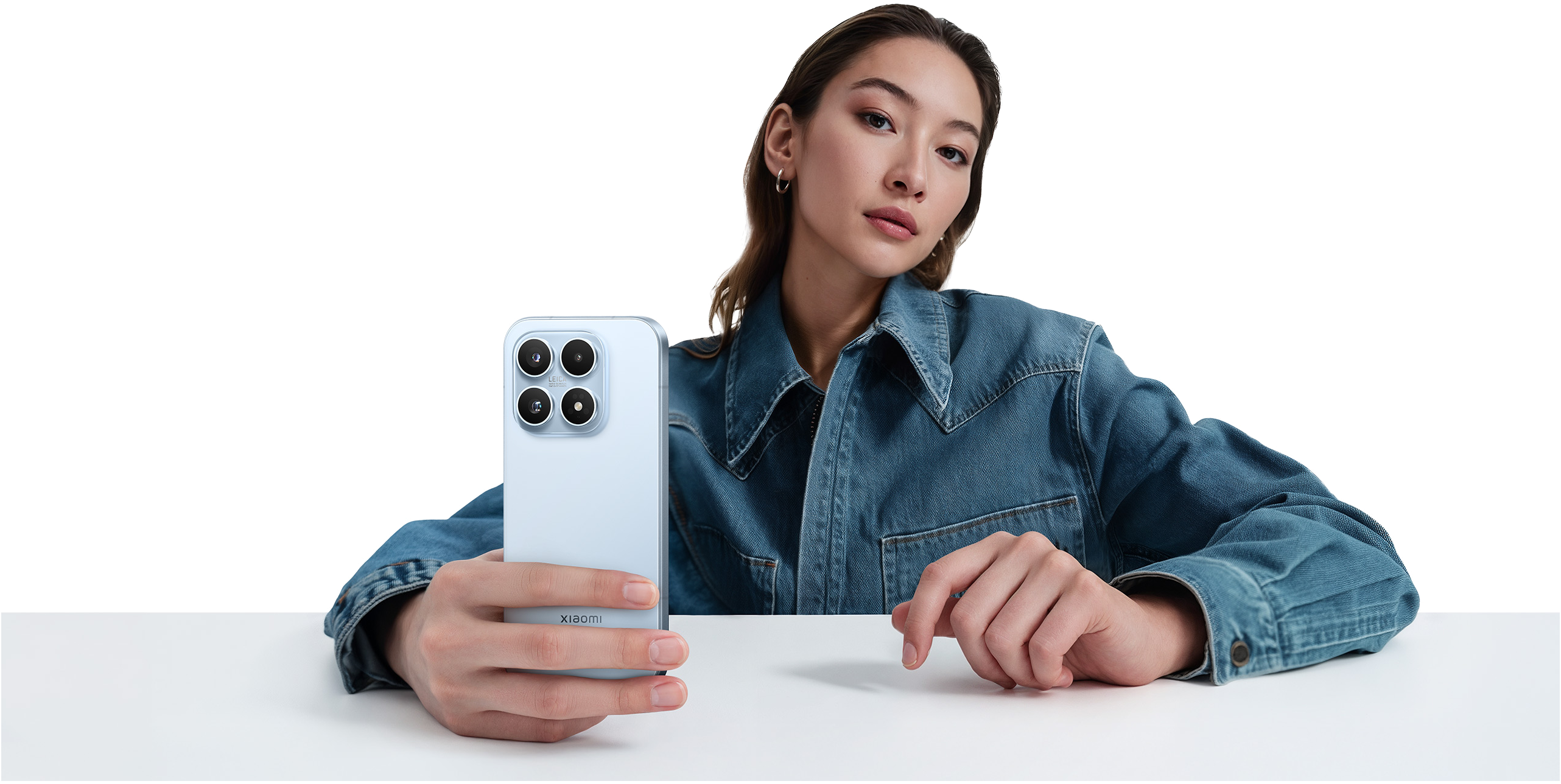 Xiaomi 17 in Ice Blue, front and back view